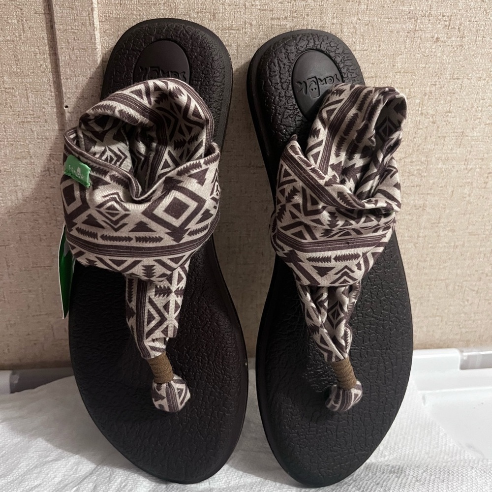 SANUK Tribal Sandal Brown Cream Size 6